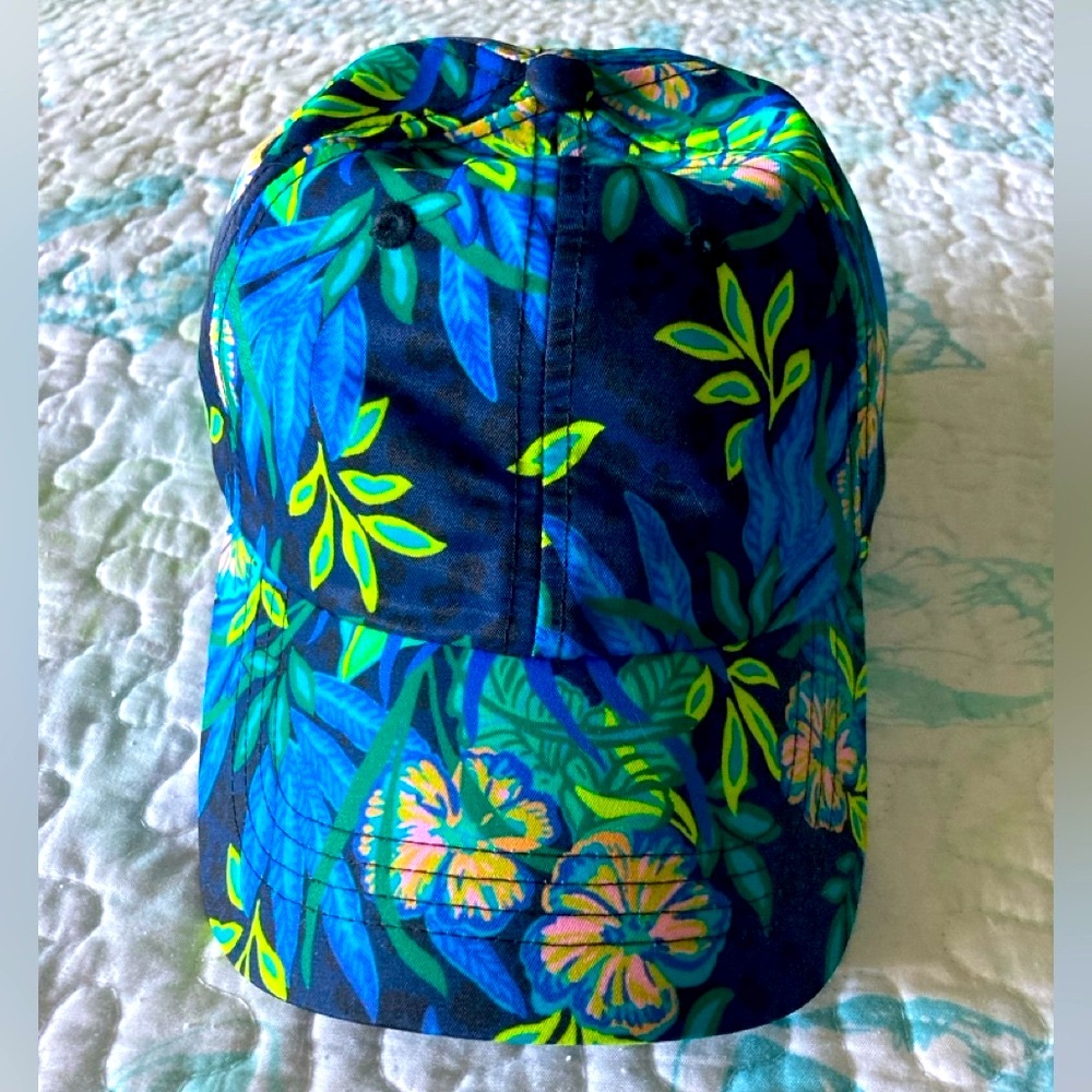 Lilly Pulitzer Run Around Hat
NWT!!
